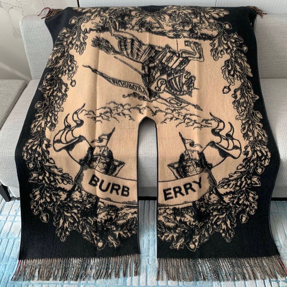 Burberry's latest double-sided jacquard cape for knights and horses - Picture 6 of 8
